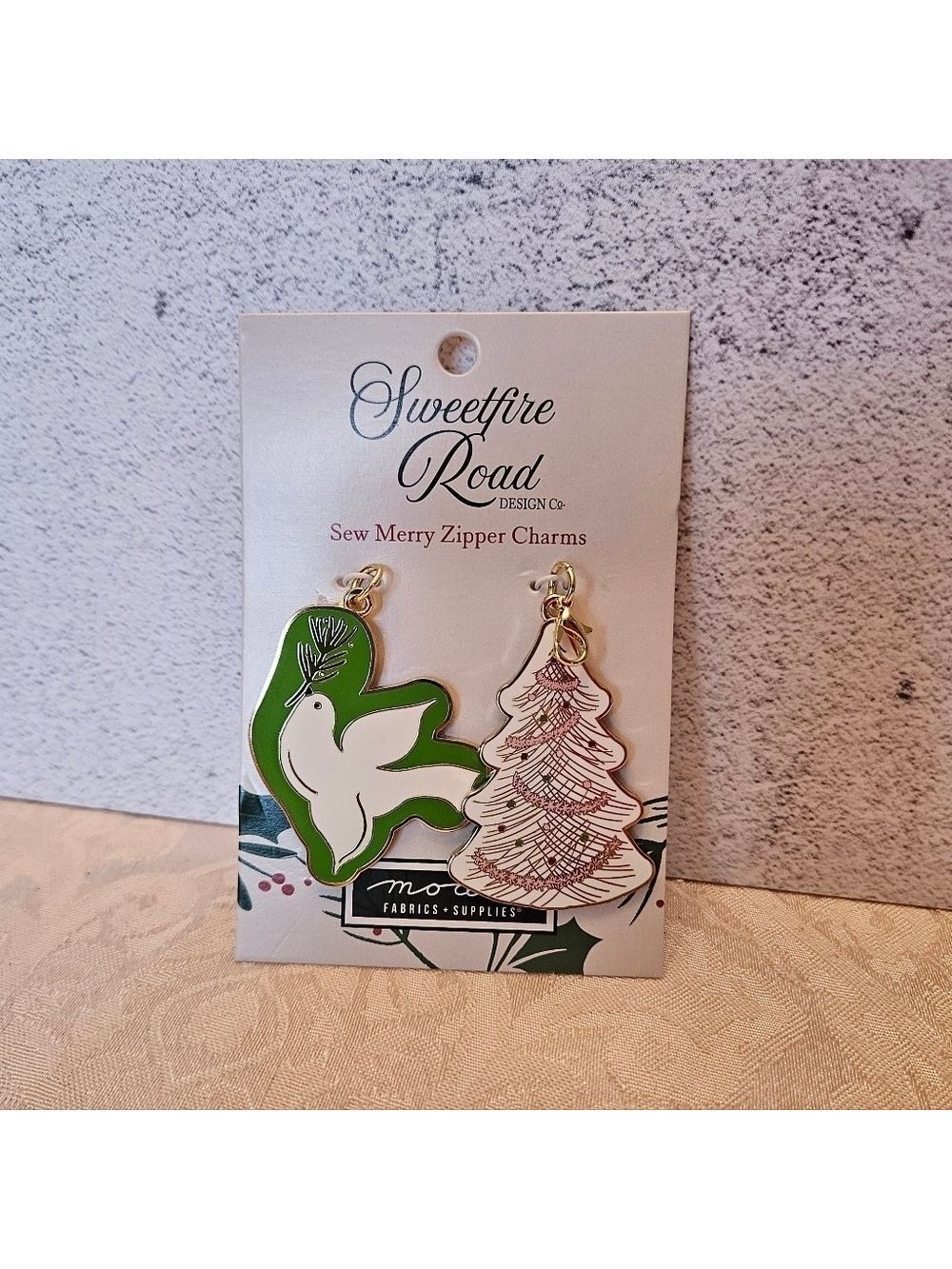 Moda -Sweetfire Road - Sew Merry Christmas - Zipper Pulls  SFR143, Tree and Dove